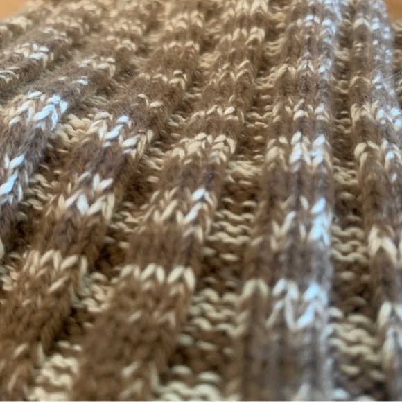 SOLD 🌺Brown and white slouchy beanie- last chance! - Picture 7 of 7